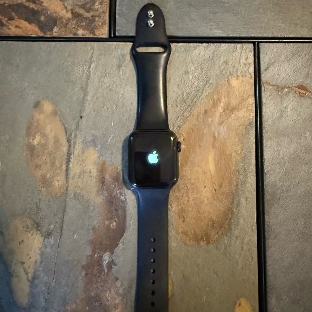 Apple Watch Series 5 40mm Black Stainless Steel GPS+Cellular, screen protectors